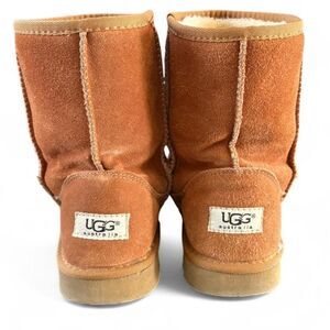 Womens Ugg Classic Boots SZ 8